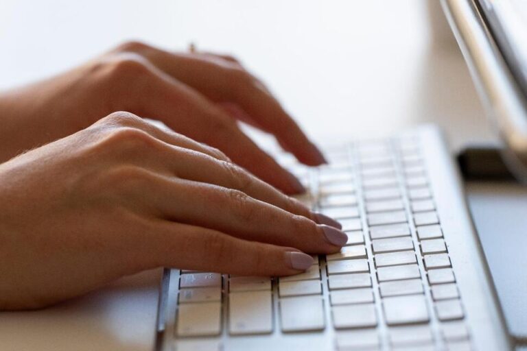 How to Make Climate-Friendly and Sustainable Choices When Shopping Online